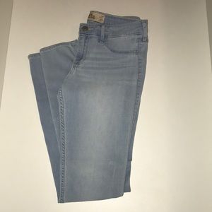 Hollister Skinny Jeans Size 5 never worn